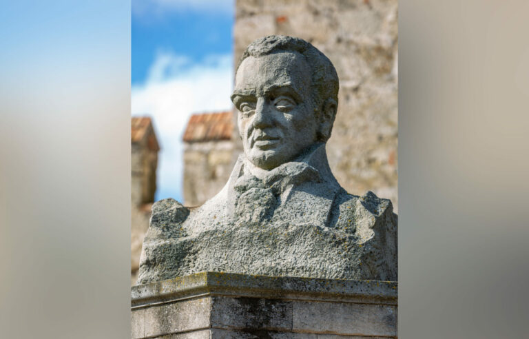 … И крепость снова взять без боя